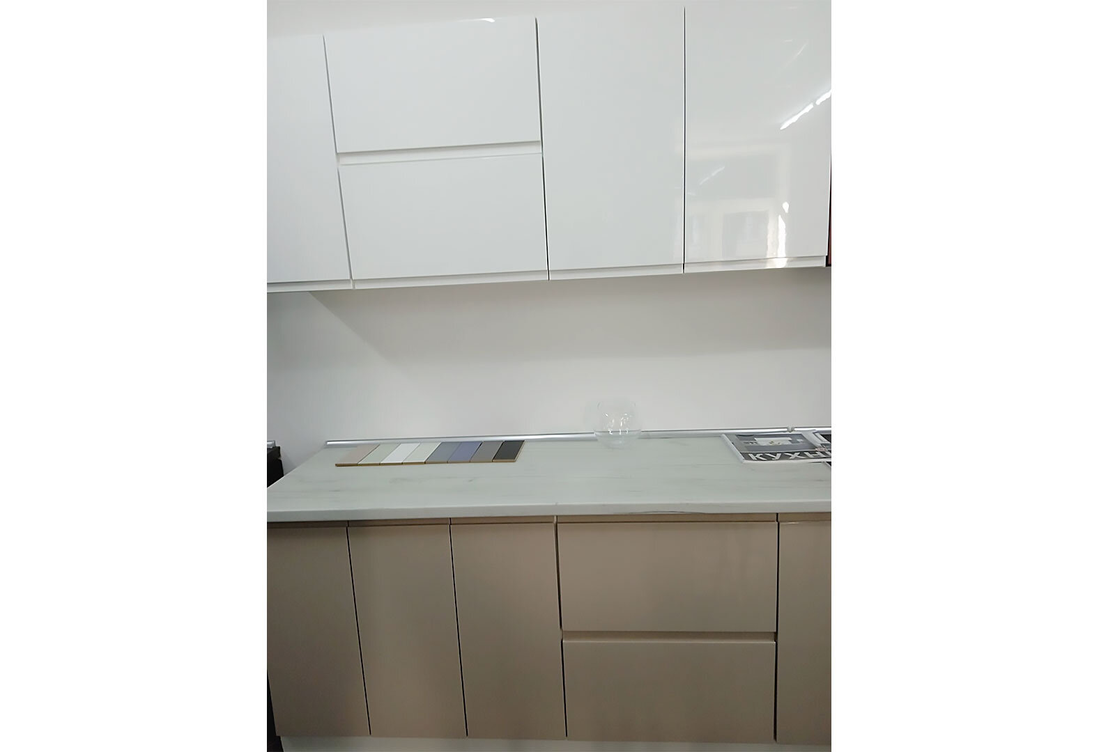 Фото 1 - Кухня Интерно Глянец Люкс/ Interno Gloss Luxe 1.7 Выставочная Вип-Мастер
