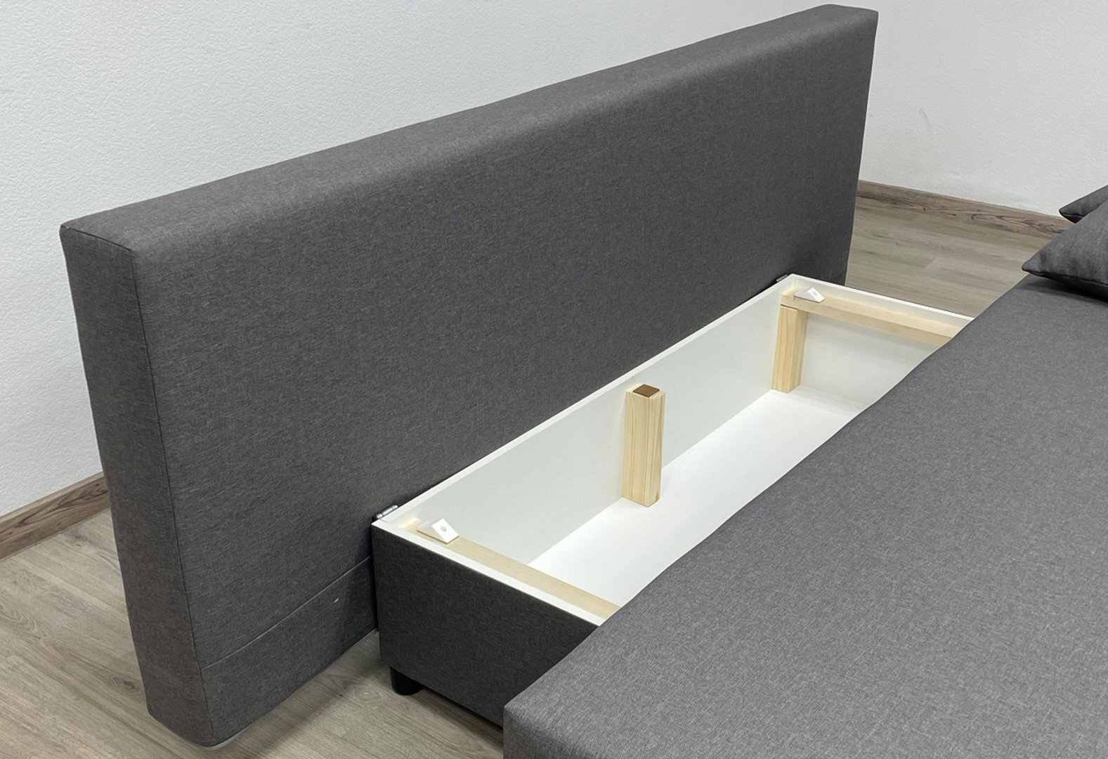 Фото 5 - Диван Kredens furniture Мартин 195x86 см серый (Савана Нова 08 грей + Дорис 90)