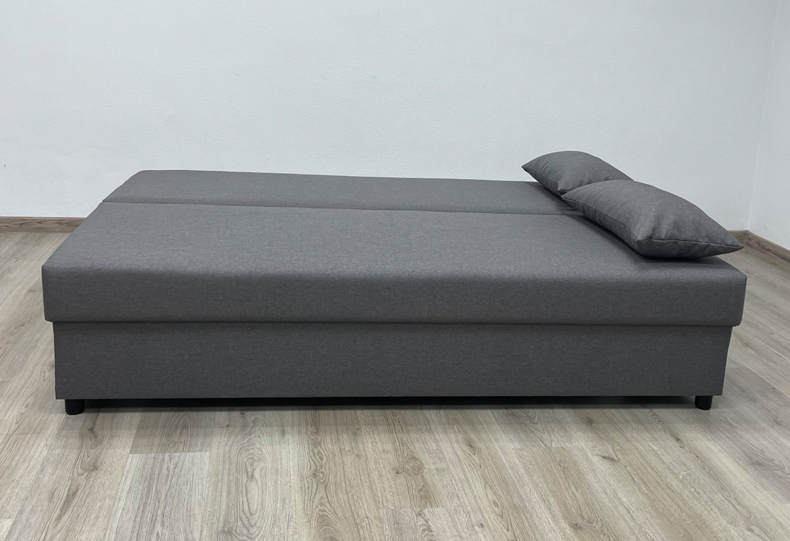 Фото 6 - Диван Kredens furniture Мартин 195x86 см серый (Савана Нова 08 грей + Дорис 90)